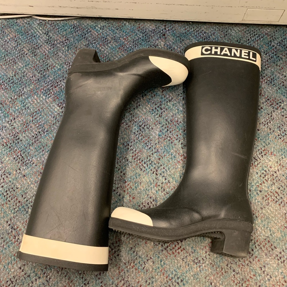 CHANEL RAIN BOOTS 37
